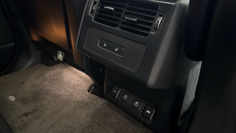 Land Rover Discovery 3.0 D300 R-Dynamic HSE 5dr Auto Diesel Station Wagon